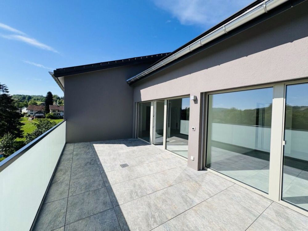 ZUOBERST MIT TERRASSE UND WEITBLICK - Bild 11