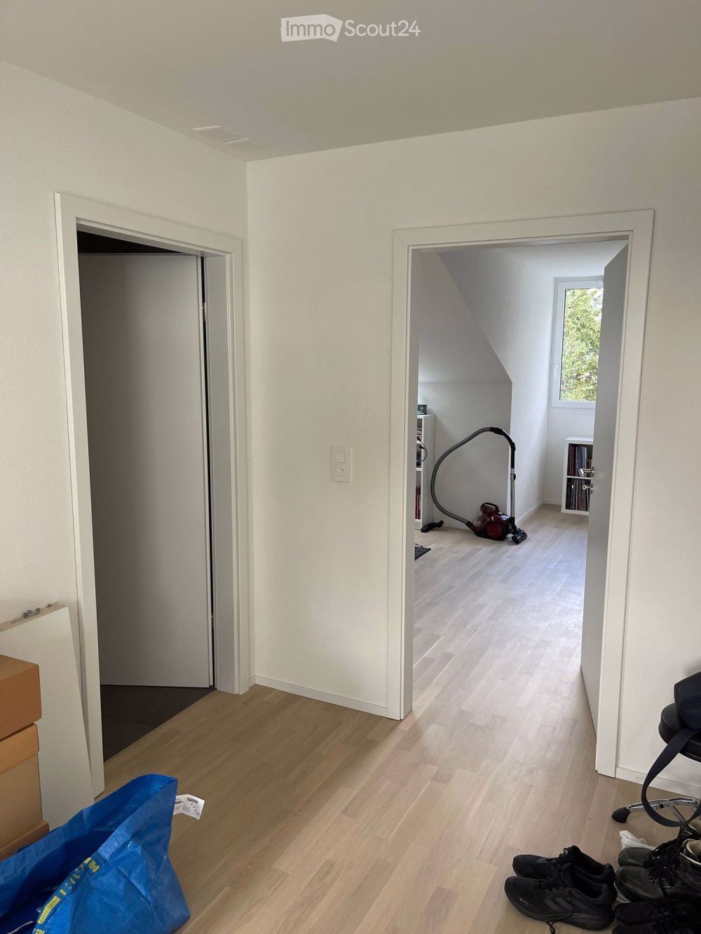 Mansardenwohnung 2.5 Zimmer neu mit Garage in Cugy VD - Bild 5