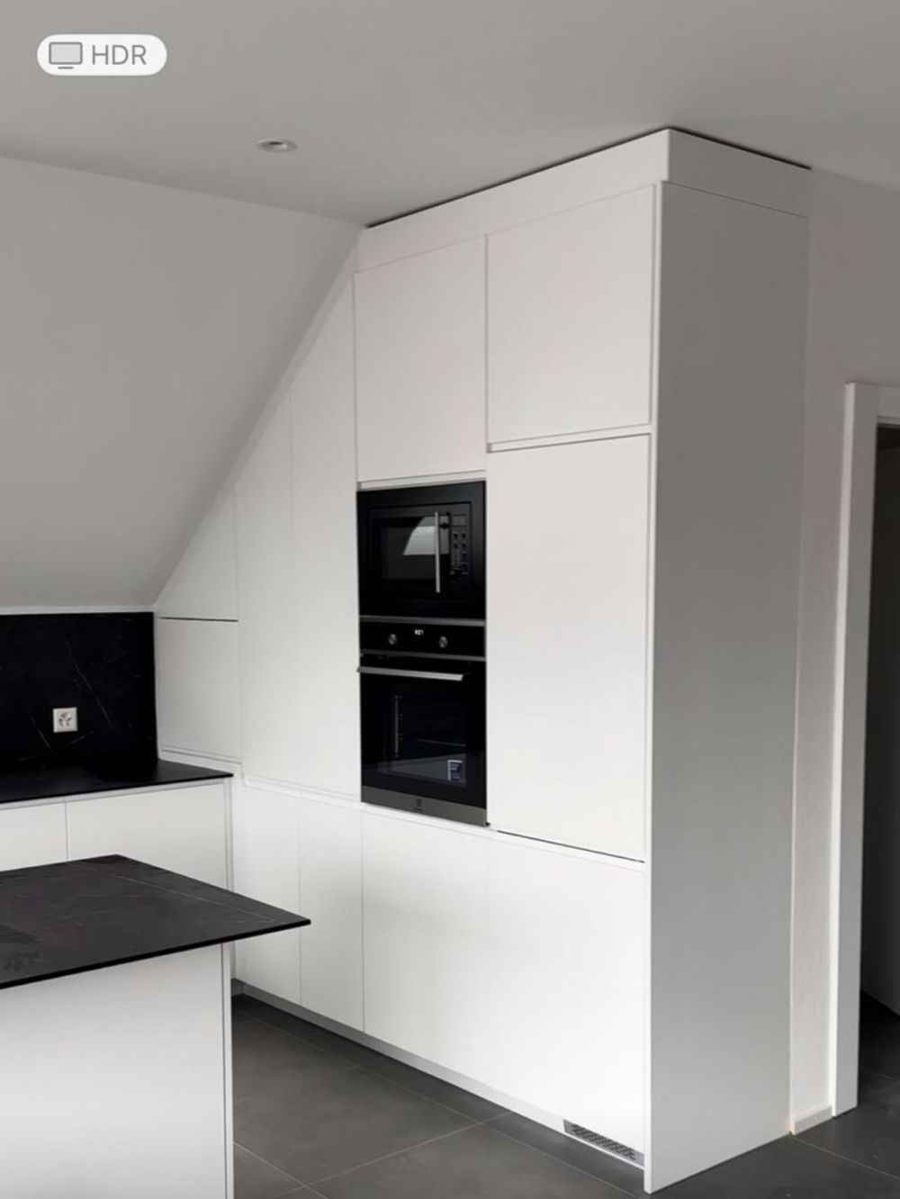 Moderne 4.5-Zimmer-Dachwohnung mit Balkon und schöner Aussicht - Bild 2