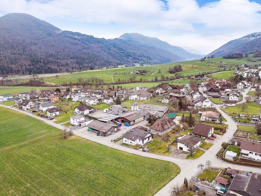 Grosszügige 4-Zi-Wohnung im EG inkl. 2 Parkplätze - Erstbezug nach Sanierung - Bild 2