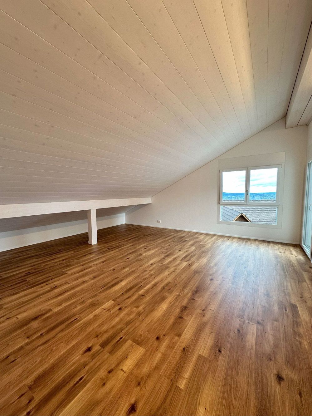 Schöne, grosse Dachwohnung mit Seesicht - Bild 12