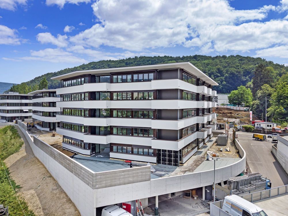 Aussicht, stadtnah und modern kombiniert - 2.5-Zimmer Minergie - Aussenansicht