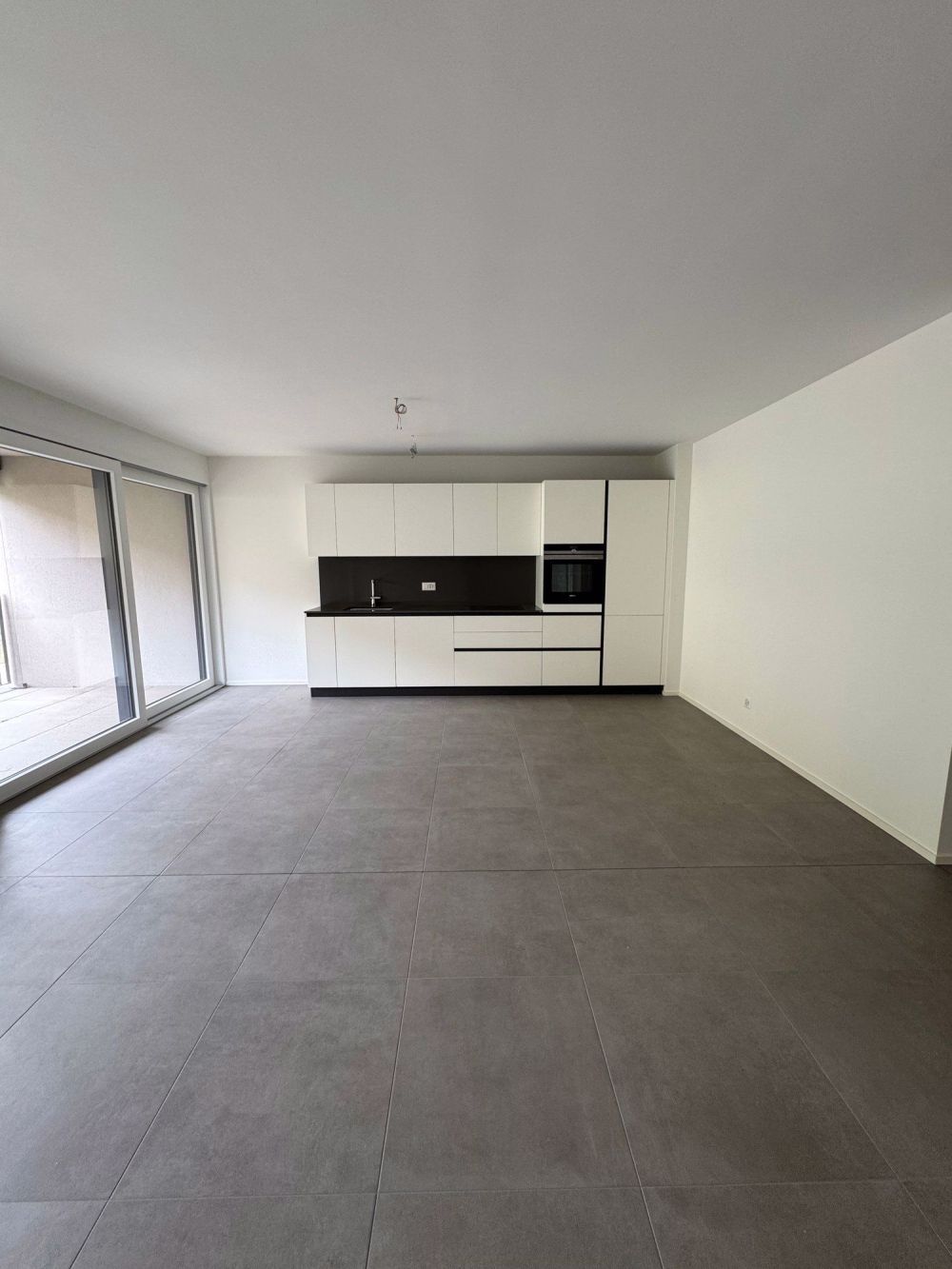 MONTEGGIO 3.5 | Miete 1'320 | Nebenkosten 180 | Parkplatz 100 - Bild 2