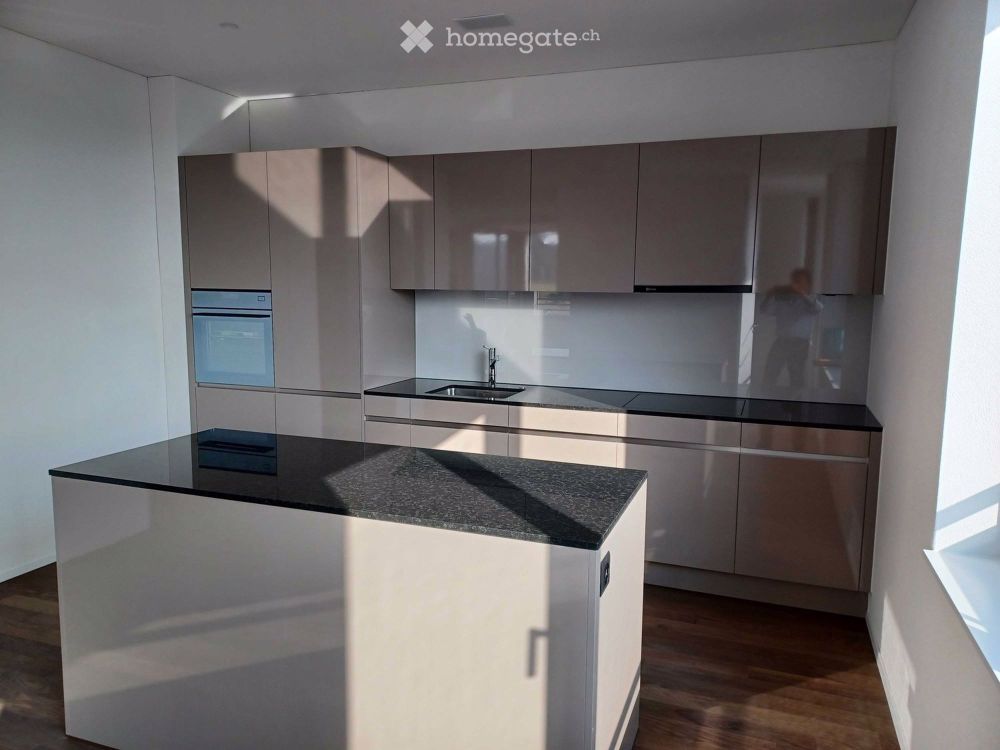 Moderne 3.5-Zimmer-Wohnung mit atemberaubendem Ausblick in Suhr - Bild 5
