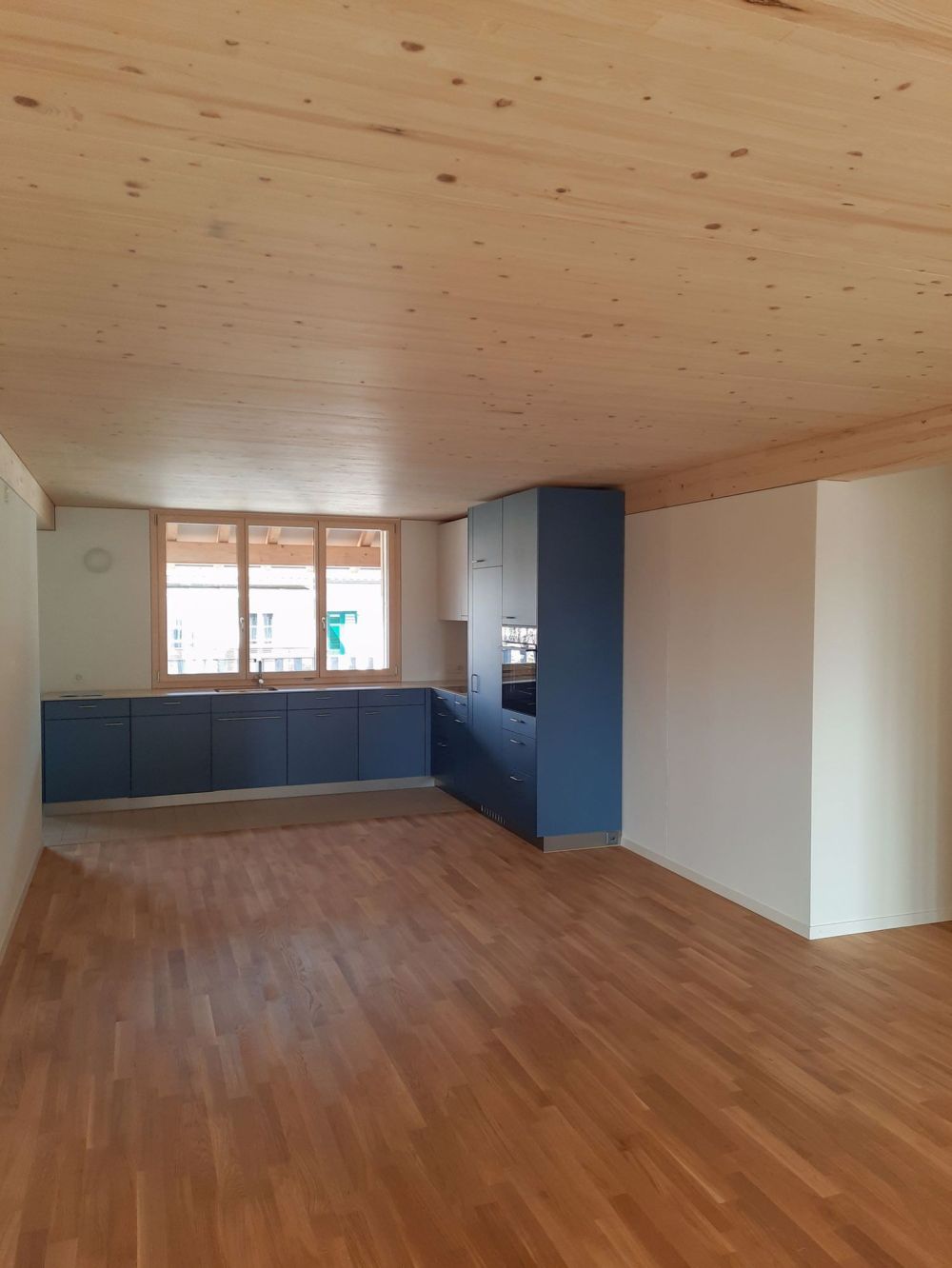 Individuelle Mietwohnungen mit Laubengang und sonnigem Balkon (EG, OG) und Dachwohnungen mit Loggia - Bild 4