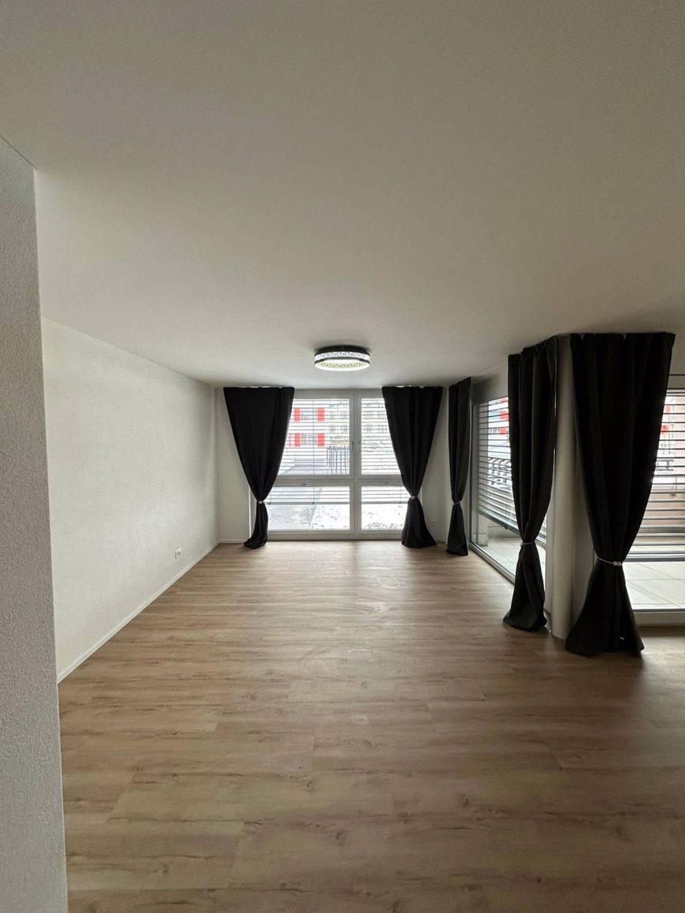 Nachmieter für 5,5 Zimmer Neubau-EG-Wohnung gesucht - Bild 1