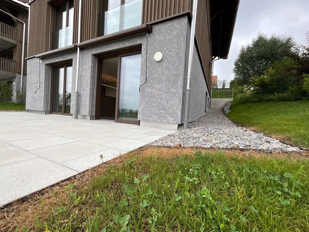 3.5-Zimmer-Garten-Wohnung mit atemberaubendem Ausblick und Zusatzraum - Bild 1