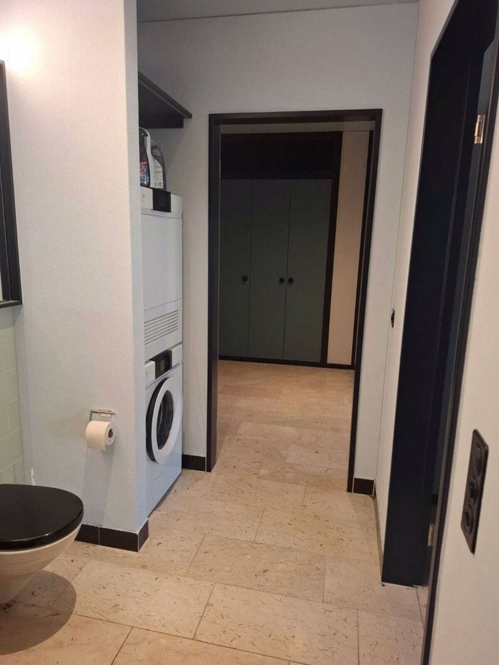 Moderne 2.5-Zimmer-Wohnung an zentraler Lage in Kloten - Badezimmer.jpg