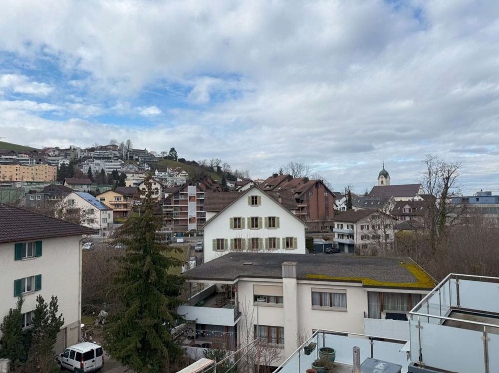 Attraktive 3 1/2 Zimmer Neubau Attika Maisonette an zentraler Lage - DG Aussicht Büro/Zimmer