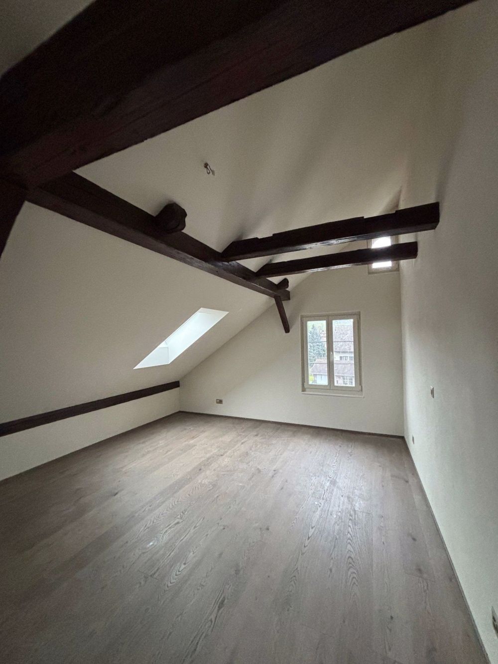 Sehr grosse, aussergewöhnliche Dachwohnung an ruhiger Lage - Bild 12