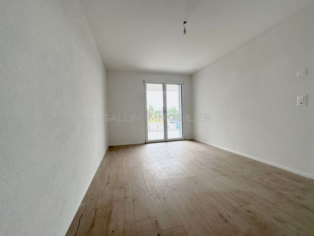 Lumineux appartement de 2½ pièces au 2ème étage avec pl. de parc int. - Bild 4