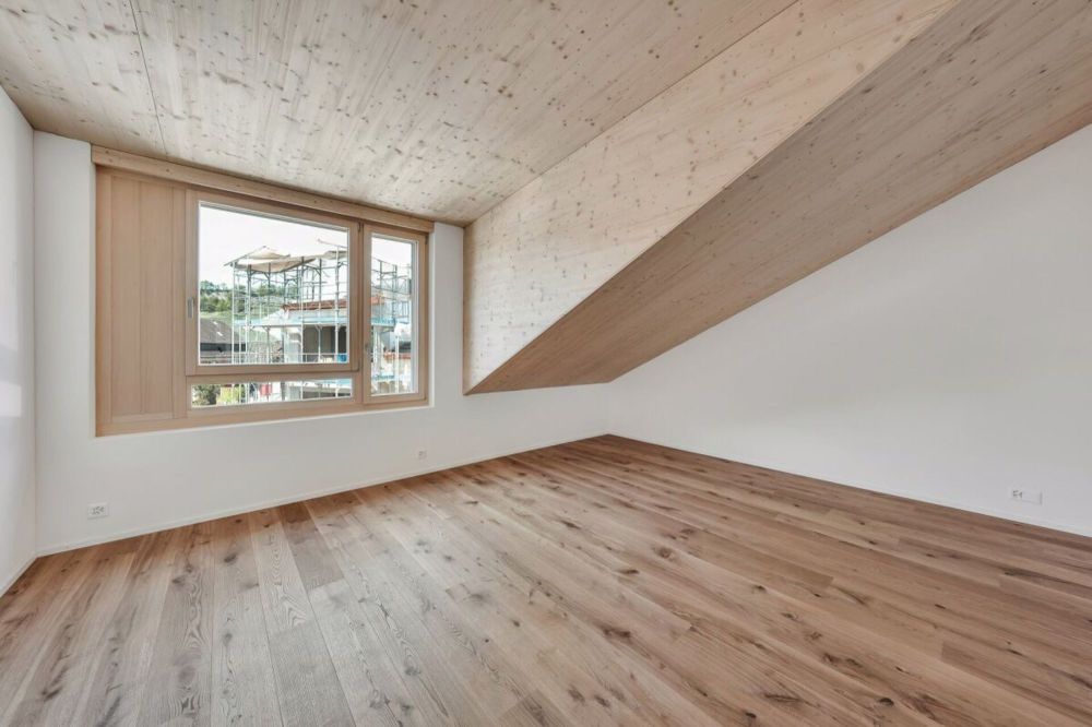 ERSTVERMIETUNG - Lichtdurchflutete Dachwohnung an zentraler Lage im Dorf - Bild 5