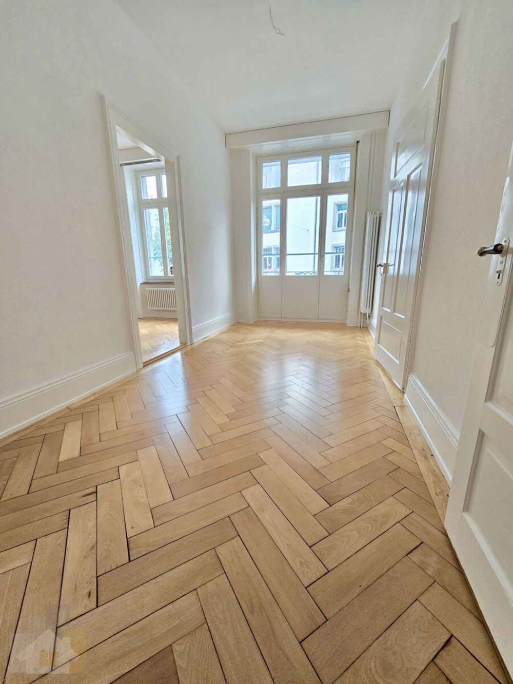 KOMPLETT RENOVIERTE ALTWOHNUNG MITTEN IM ZENTRUM AN BESTER LAGE MIT DA - Esszimmer