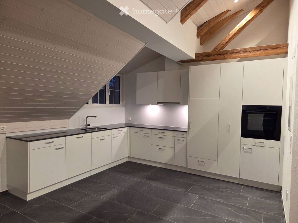 Erst-Vermietung in Fischbach-Göslikon: 2.5-Zimmer-Wohnung 3-Familien-Haus (2. OG) - Bild 1