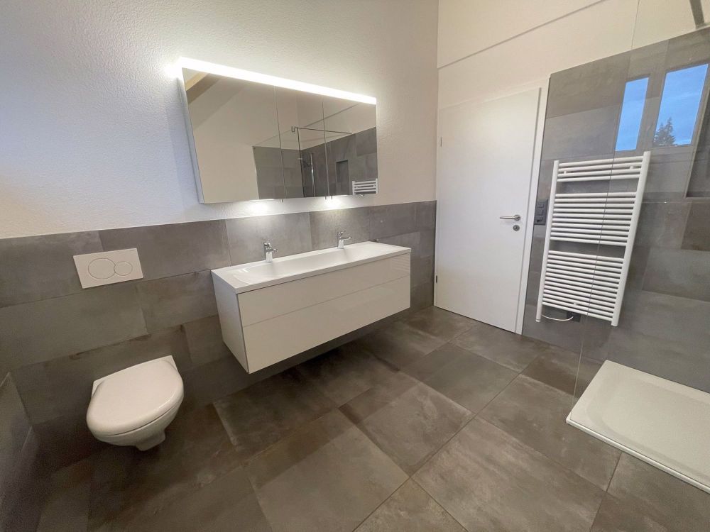 Moderne 7.5-Zimmer-Doppelhaushälfte in Sommeri zu vermieten - Bild 11