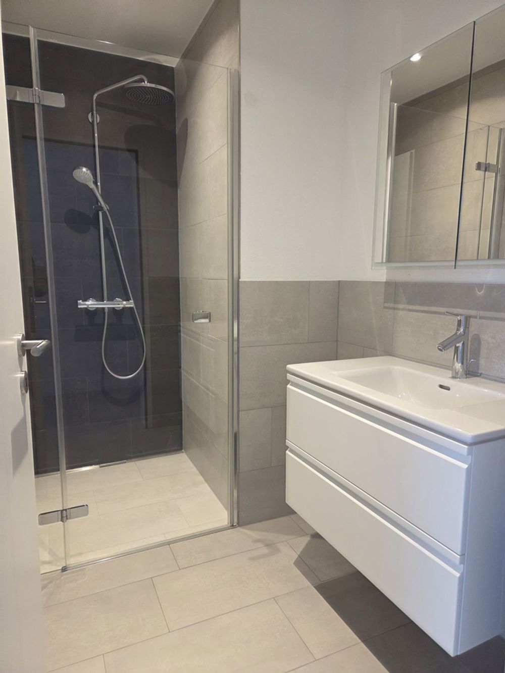 Geräumige Wohnung mit Sitzplatz - Bild 2