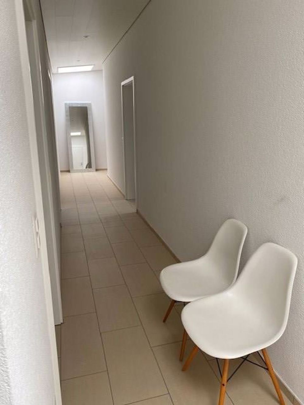 4.5-Zimmer voller Charme, Sonnenschein und Freiraum - Korridor