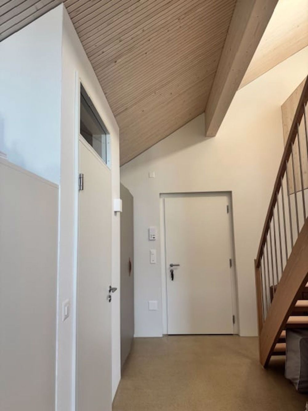 Traumhafte 3.5-Zimmer-Dachwohnung mit Seeblick und und privatem Seezugang in Uerikon - Bild 10