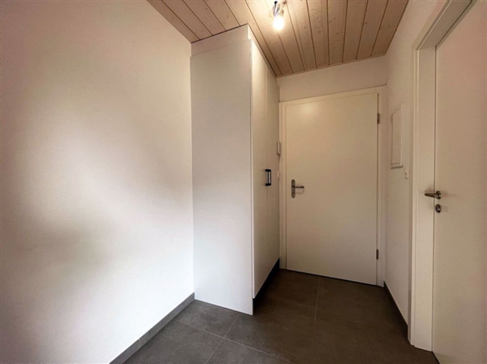 Helle Neubau 3.5-Zimmerwohnung mit Balkon und Hochparterre - Bild 4