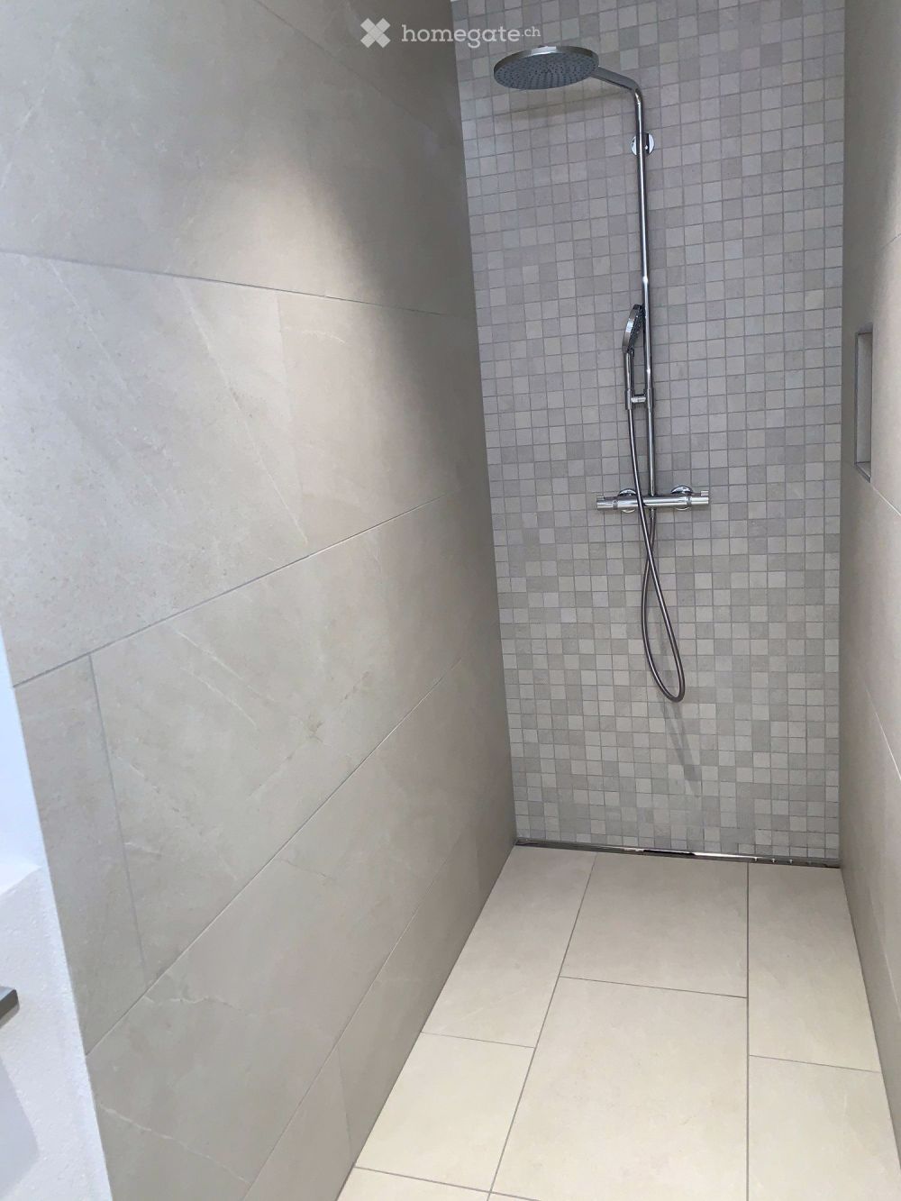 Moderne 4.5-Zimmer-Neubau-Wohnung mit grossem Balkon - Bild 13