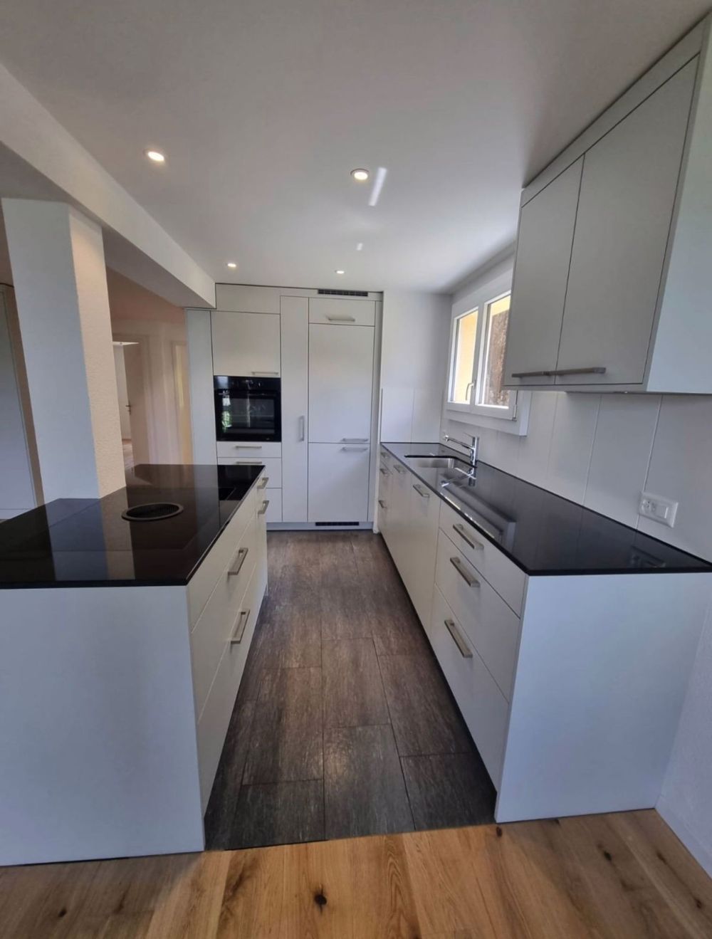 Frisch renovierte 4.5-Zimmerwohnung mit Balkon und hochwertiger Ausstattung - Bild 8