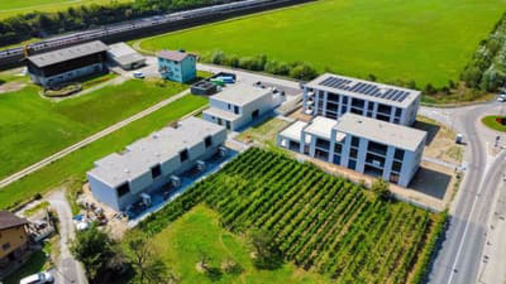 Moderne Wohnung mit überdachter Terrasse, Garten und Garage – Pollegio - Bild 11