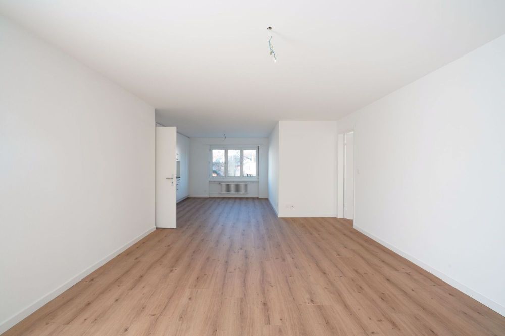 Erstbezug nach Totalsanierung: Stilvolle 4.5-Zimmer-Wohnung mit Top-Anbindung - Bild 2