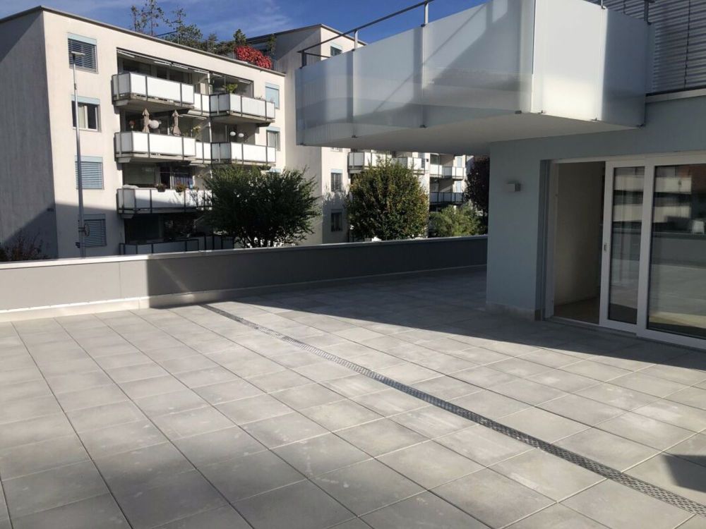 Zentral, modern mit grosser Terrasse und Seesicht (partiell) - Bild 11