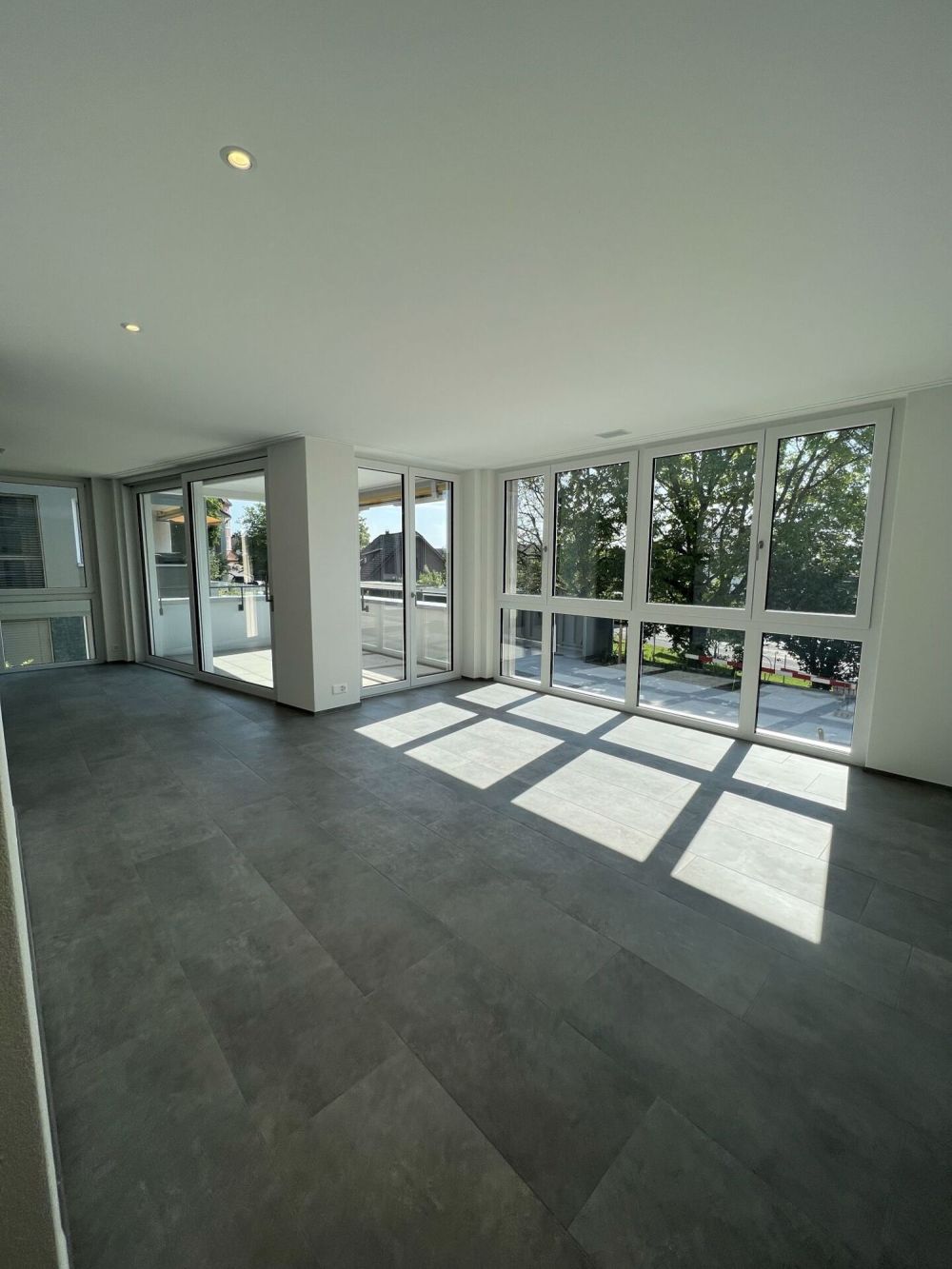3.5 Zimmer-Wohnung mit viel Wohnfläche sucht Mieter! - Bild 2