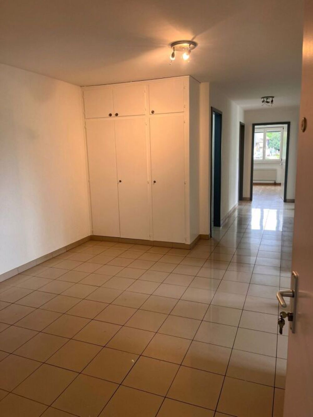 Geräumige 4.5-Zimmer-Wohnung zur Miete in einer friedlichen und grünen Umgebung in Villaraboud - Bild 2