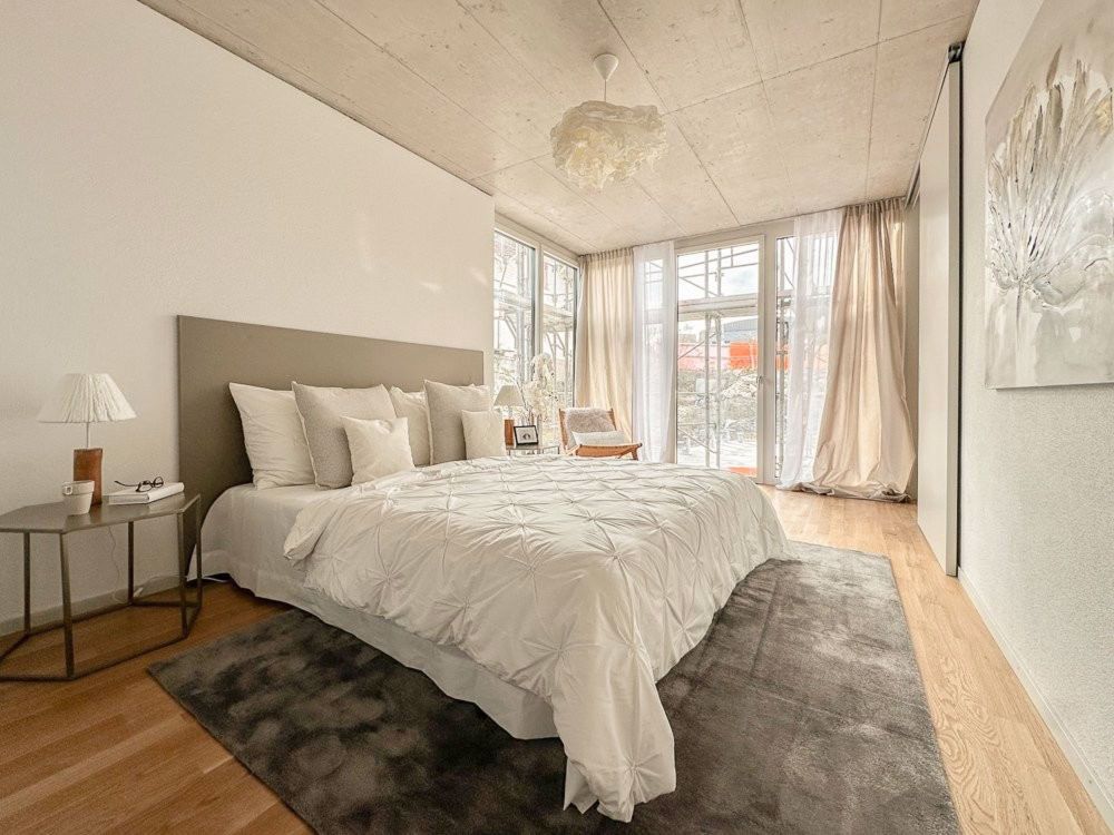 Neubau-Highlight in Aesch: 5.5 Zimmer Maisonette - Townhouse_Schlafzimmer.jpg