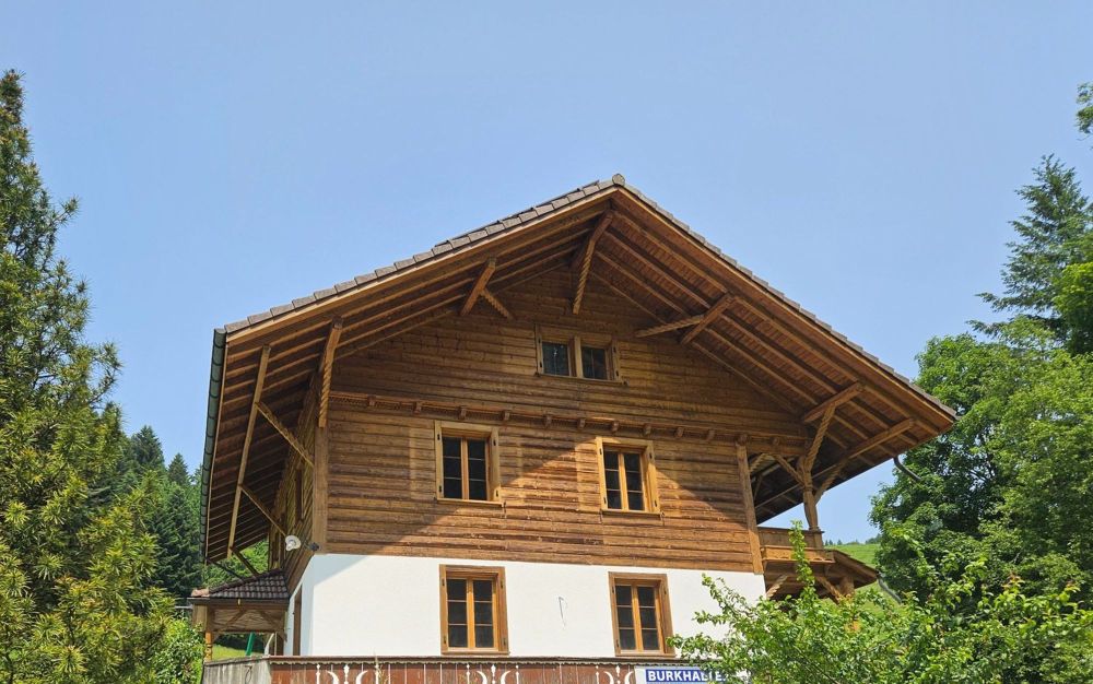 Neu renovierte Wohnung in charmantem Chalet zu vermieten - Bild 1