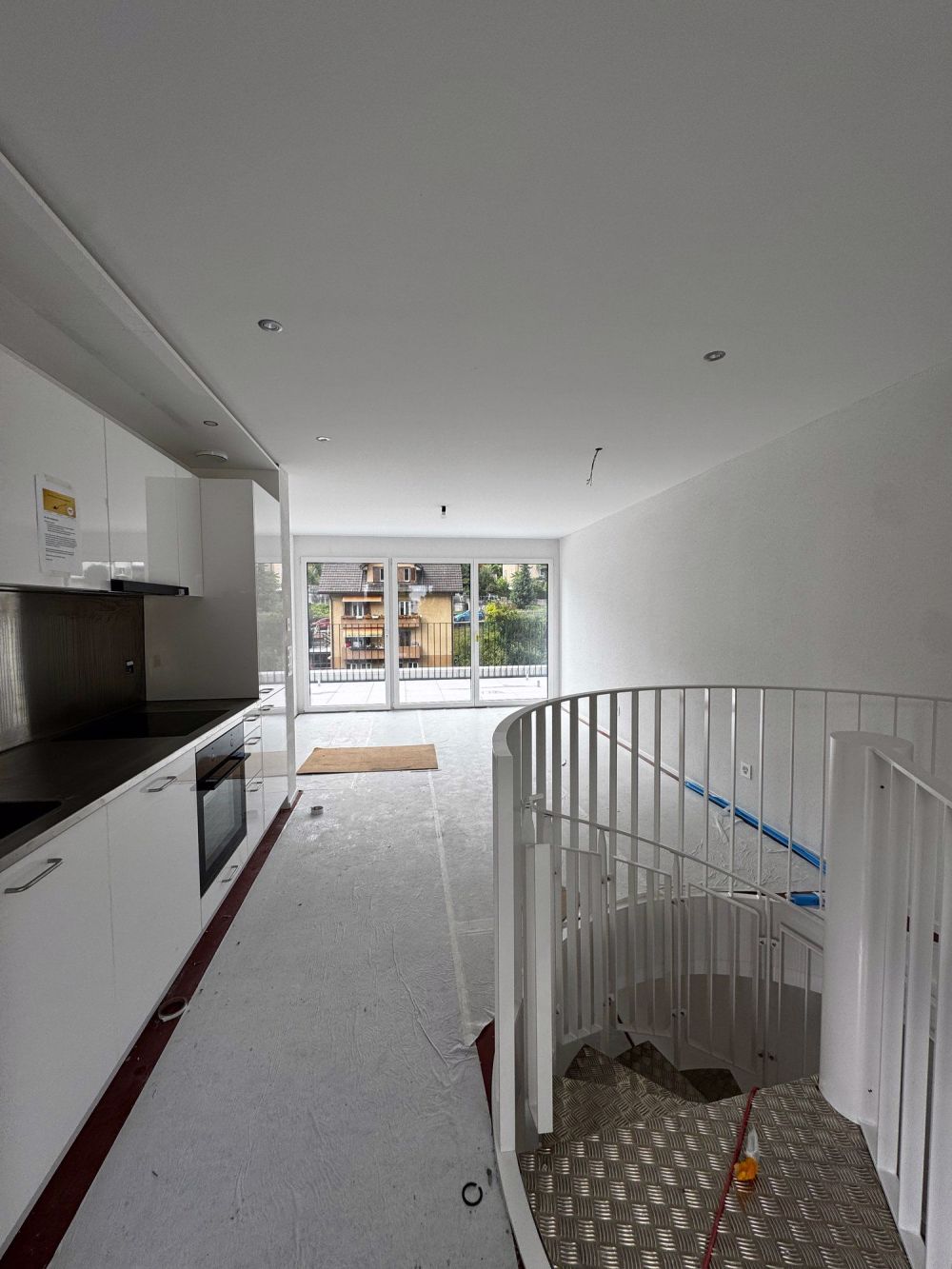 Moderne 2.5-Zimmer-Duplex-Wohnung mit Balkon in Luzern - Bild 2