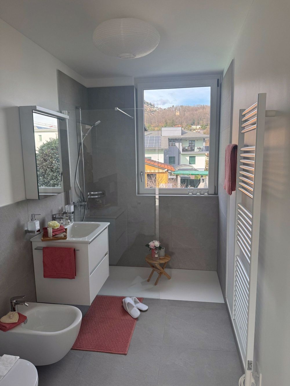 Elegantes Apartment mit 2.5 Zimmern und großem privatem Garten (Erstvermietung) - Bild 2