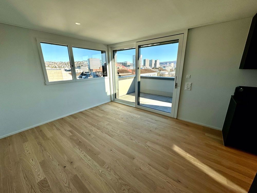 ERSTVERMIETUNG: Wohnung mit Terrasse und Fernsicht im 6. OG, mitten in Zürich - Bild 3