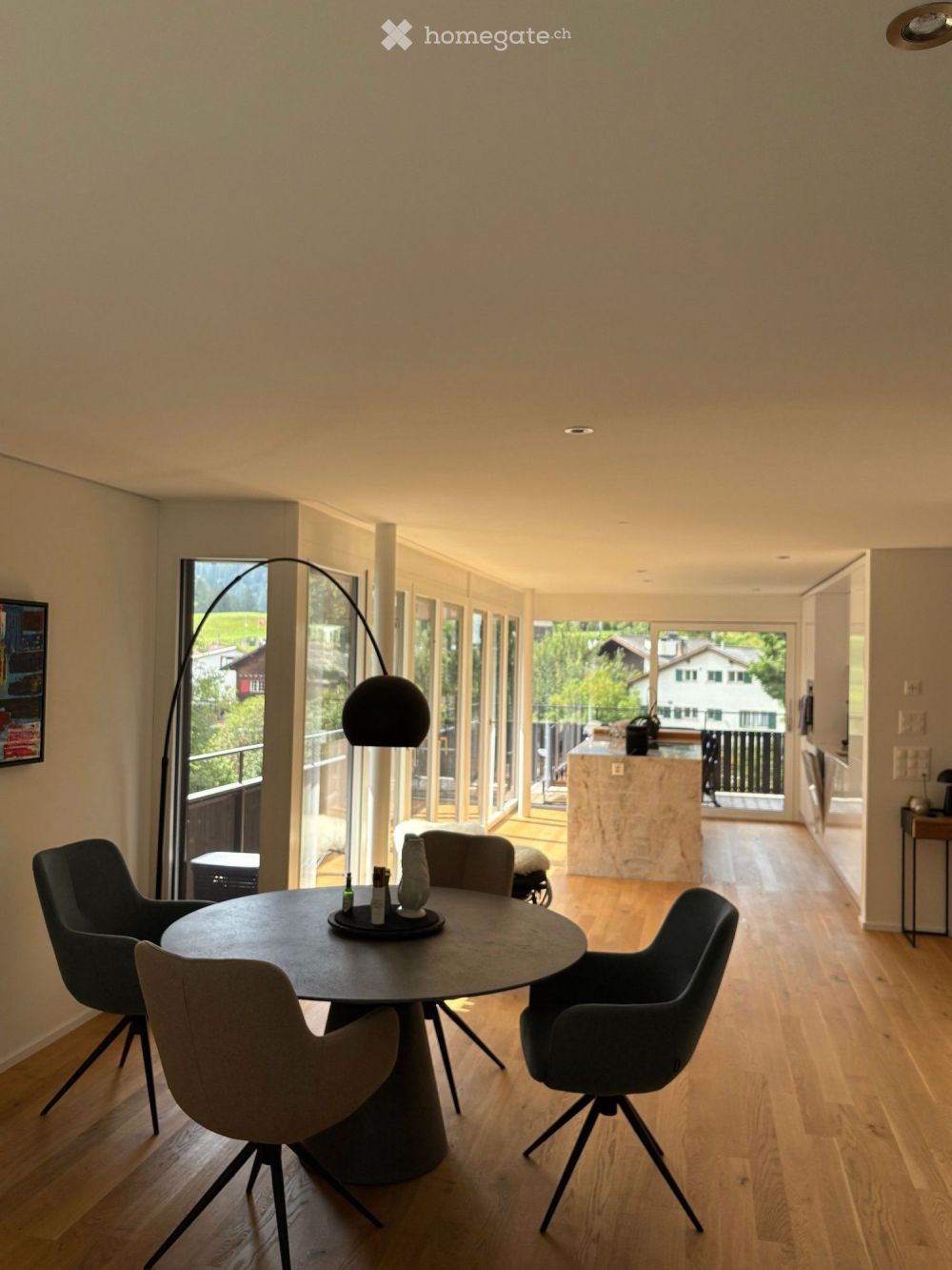 Exkl. 3.5-Zi.-Neubauwohnung als Erstwhg. mit Garten, Balkon und Traumlage am Bergbach in Trin Mulin - Bild 2