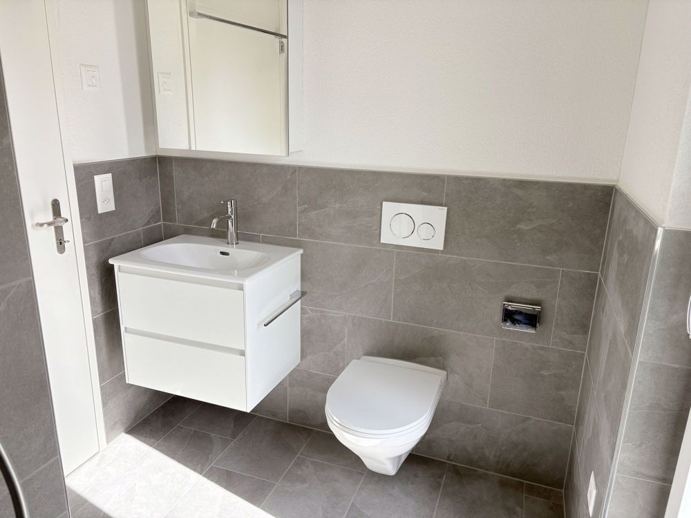 tolle 5.5-Zimmer-Maisonette-Wohnung - Dusche EG