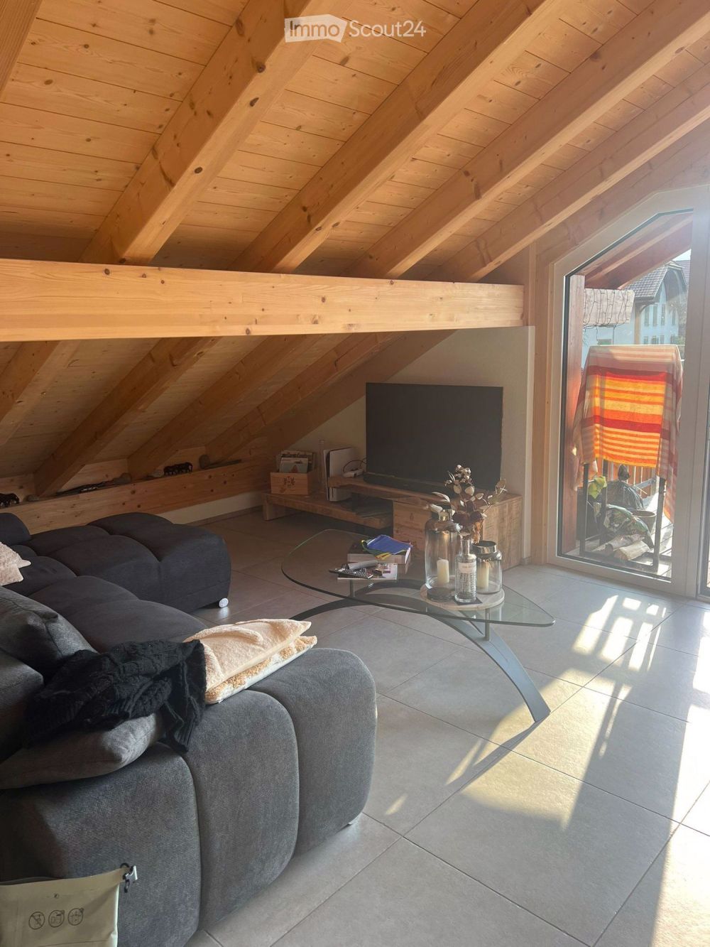 Moderne 2.5-Zimmer-Dachwohnung mit Seeblick in Leissigen - Bild 6
