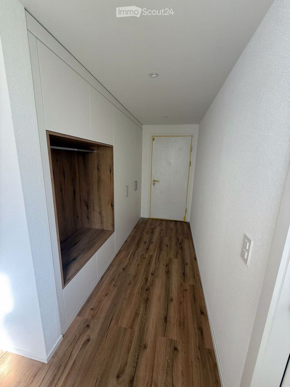 Moderne 4.5-Zimmer-Neubau-Wohnung mit Balkon in Visp - Bild 1