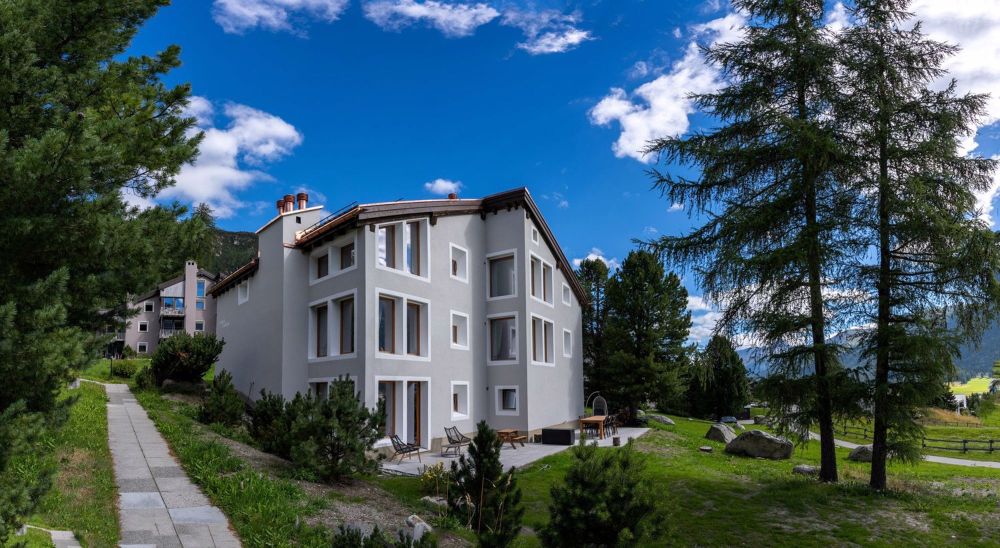 Stillvolle, kernsanierte und ruhige 2.5 Zi-Wohnung mit Panoramasicht - Bild 3