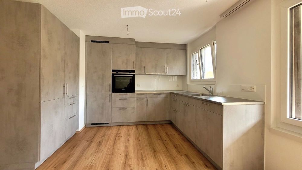 Erstvermietung sonnige 4.5 Wohnung nach Kernsanierung im Eigentumsstandart - Bild 2