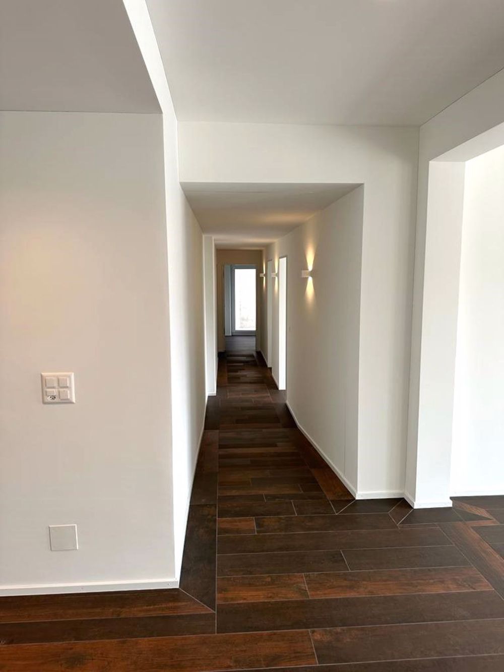 Exklusive 4.5 Zimmer-Parterre-Wohnung im Eigentumsstandard mit über 200m² Aussenbereich zu vermieten - Bild 7