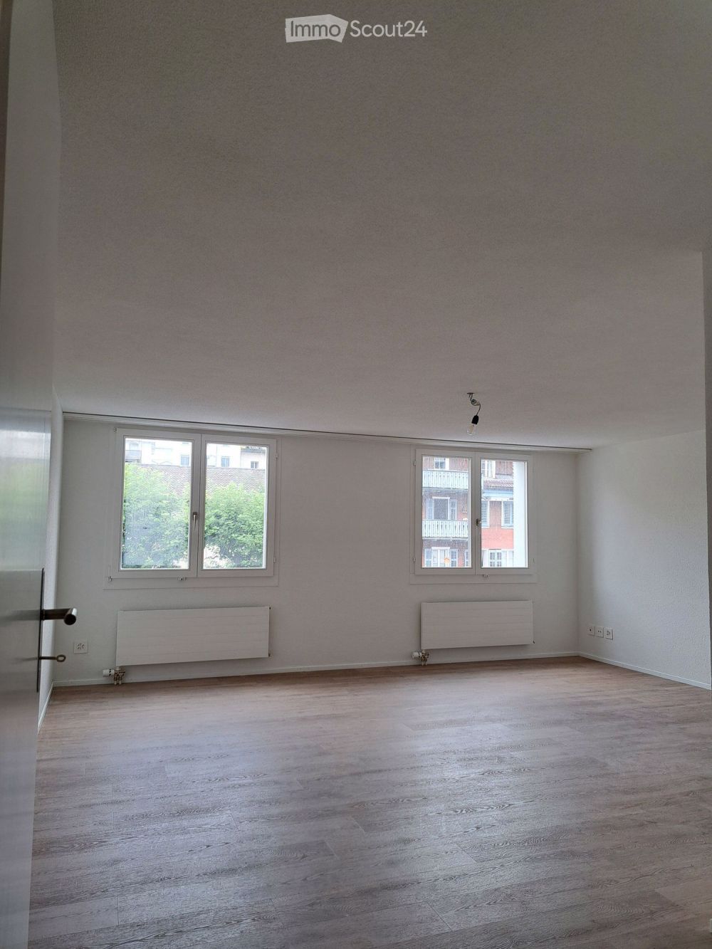 Charmante 5.5-Zimmer-Wohnung in ruhiger Lage von Einsiedeln - Bild 4