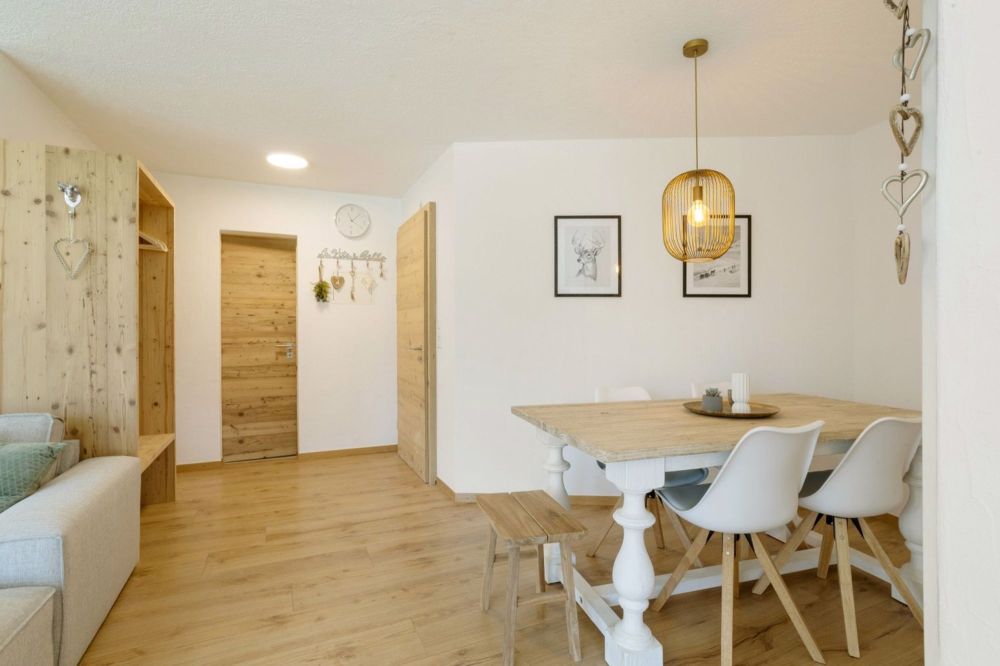 Stillvolle, kernsanierte und ruhige 2.5 Zi-Wohnung mit Panoramasicht - Bild 7