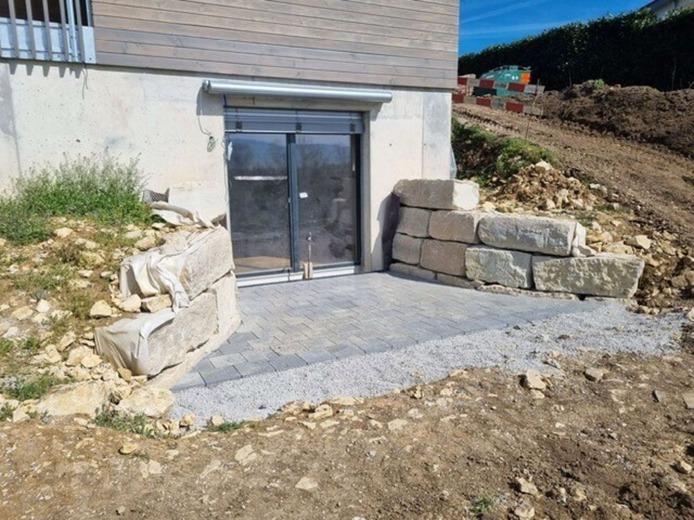 Erstvermietung- 2.5-Zi-Whg. mit Gartensitzplatz und top Weitsicht - Bild 2