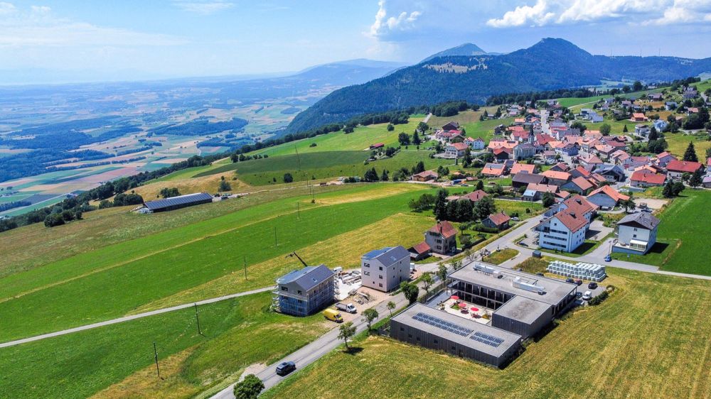 Neue 5.5-Zimmer-Wohnung im Erdgeschoss mit 1 Terrasse und 2 Gärten - Bild 12