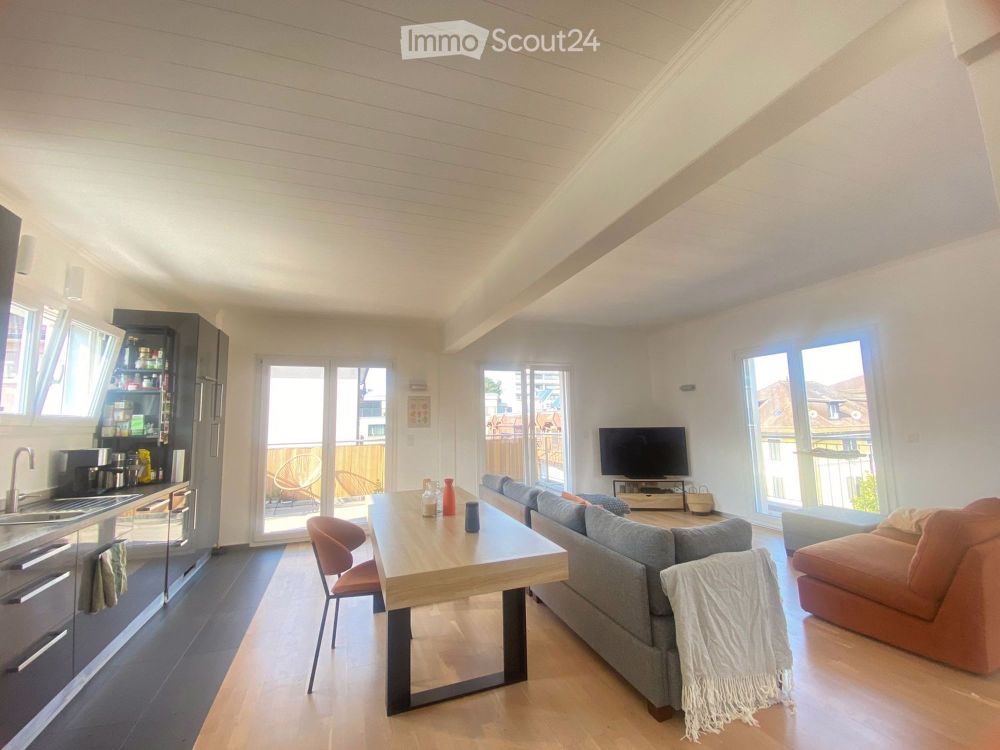 Modern 2.5-Room Attic Apartment with Large Terrace in Lausanne - Bild 1