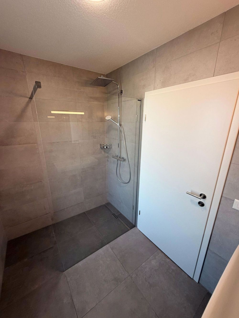 Schönes neues 3.5-Zimmer-Apartment mit großem Wohnzimmer in Coeuve - Bild 11