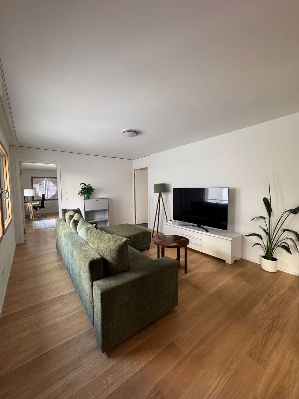 BEFRISTET: 01.12.2025 bis 28.02.2025: moderne 2.5-Zimmer-Wohnung mit Balkon in Zürich-Altstetten - Bild 1
