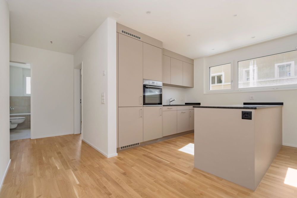 Traumhafte 3.5 Zimmer Erdgeschoss Wohnung im idyllischen Adlerweg - Küche 2